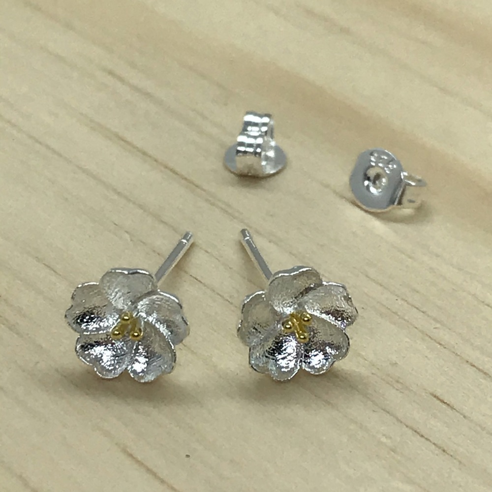 Silver Stud Flower 🌸 Earrings - Picture 2 of 3